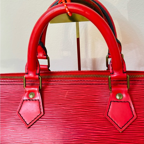 LOUIS VUITTON M42997 LV Speedy 35 Travel Bag Epi Red Leather Gold Hardware - Picture 3 of 16